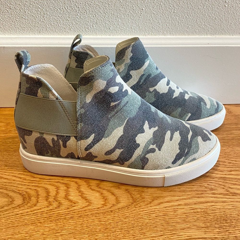 Steve Madden Crushin High Top Sneaker Women’s 9.5 Green Camo
